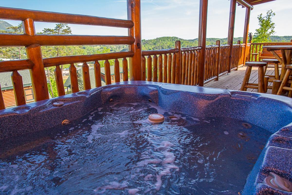 Misty Mountain Hideaway, 3 Bedrooms, Sleeps 10, Pool Access, Wifi Pigeon Forge Eksteriør billede