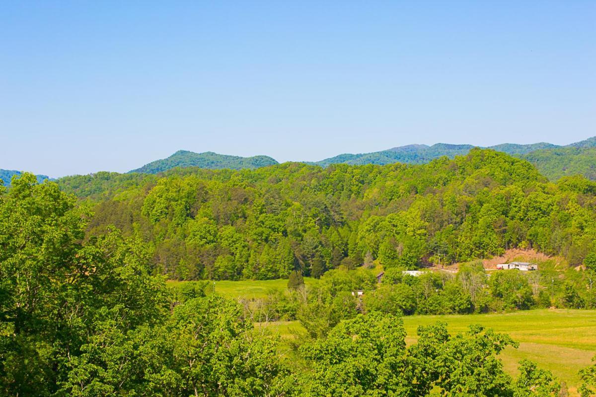 Misty Mountain Hideaway, 3 Bedrooms, Sleeps 10, Pool Access, Wifi Pigeon Forge Eksteriør billede